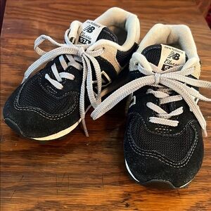 New Balance Black and Gray Sneakers with Retro Design